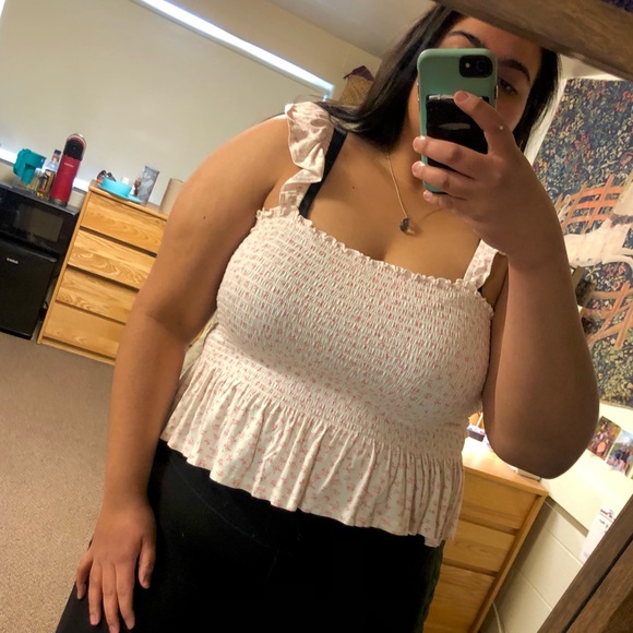 Cute cropped shirt!! Only worn a few times!! - Picture 3 of 5